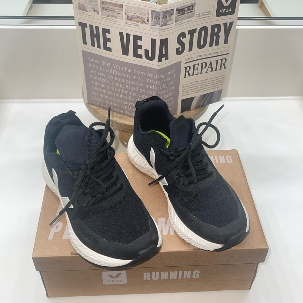 Veja Impala lightweight trainer